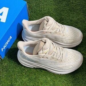 Hoka One One Clifton 9 (women’s)